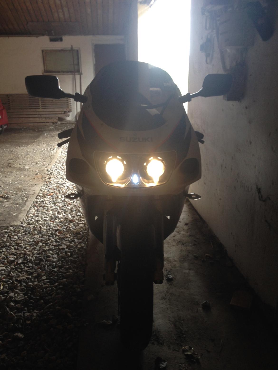 Suzuki GSXR 600 - forlygte projekt færdigt! billede 1