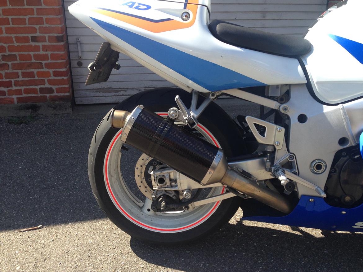 Suzuki GSXR 600 - resultatet efter en gang klarlak billede 6