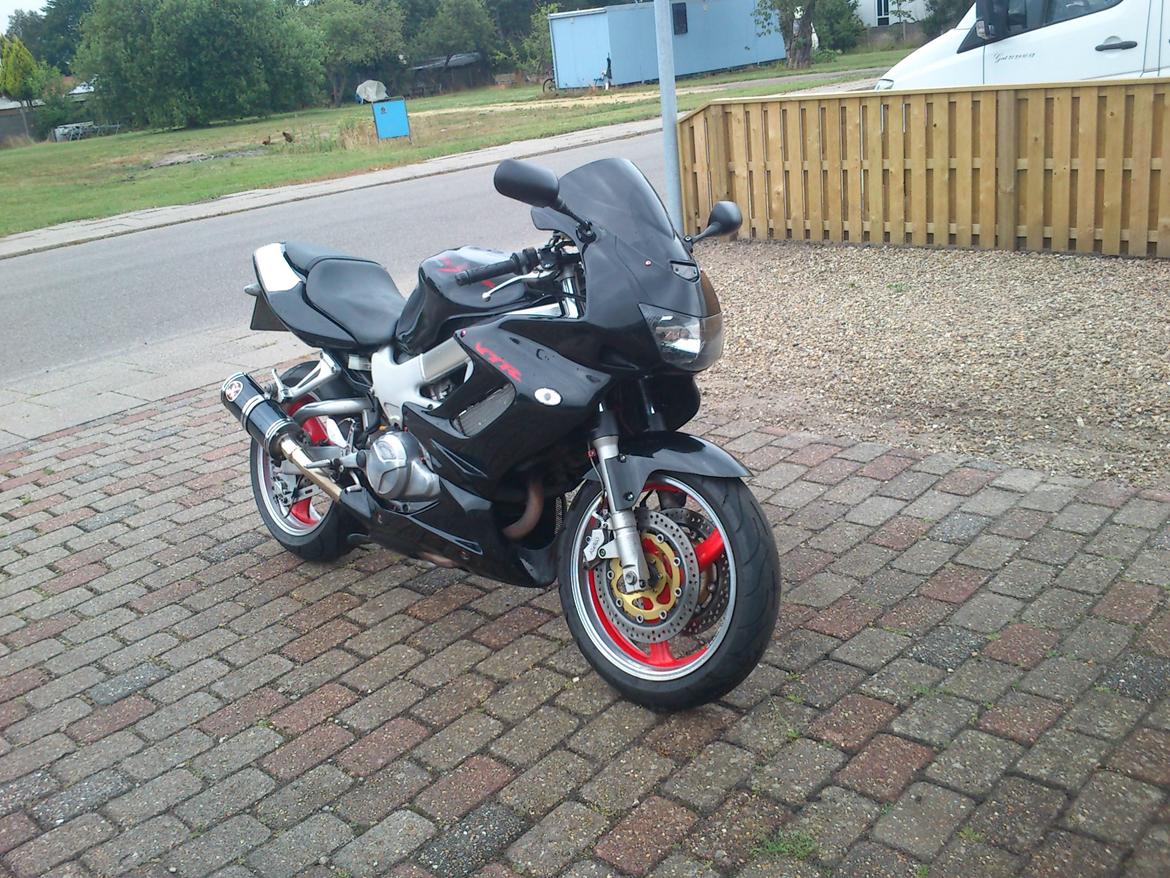 Honda VTR 1000 Firestorm billede 3