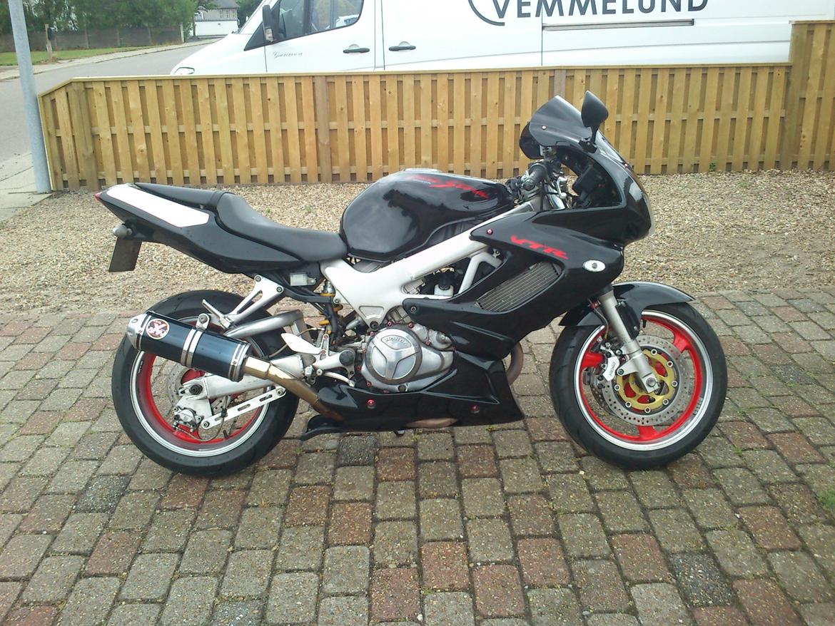 Honda VTR 1000 Firestorm billede 5
