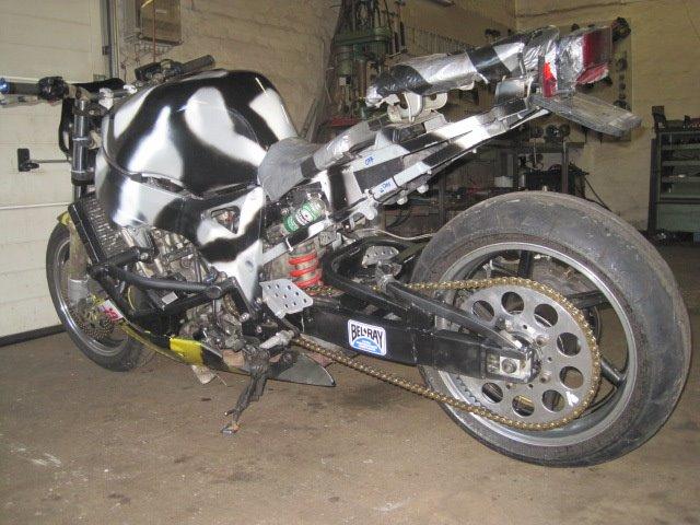 Honda CBR 900 , sc 282933 - Nr.pladeholder og baglygte er arvet fra en cbr600 , f2 som også blev aflivet (gule) billede 8