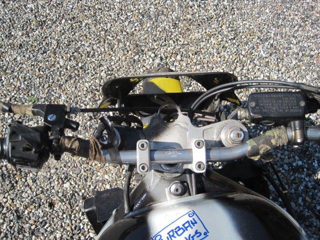 Honda CBR 900 , sc 282933 - Instrumentering ...   startknap og gashåndtag - mangler vi olietryk så må man lytte sig frem  billede 9