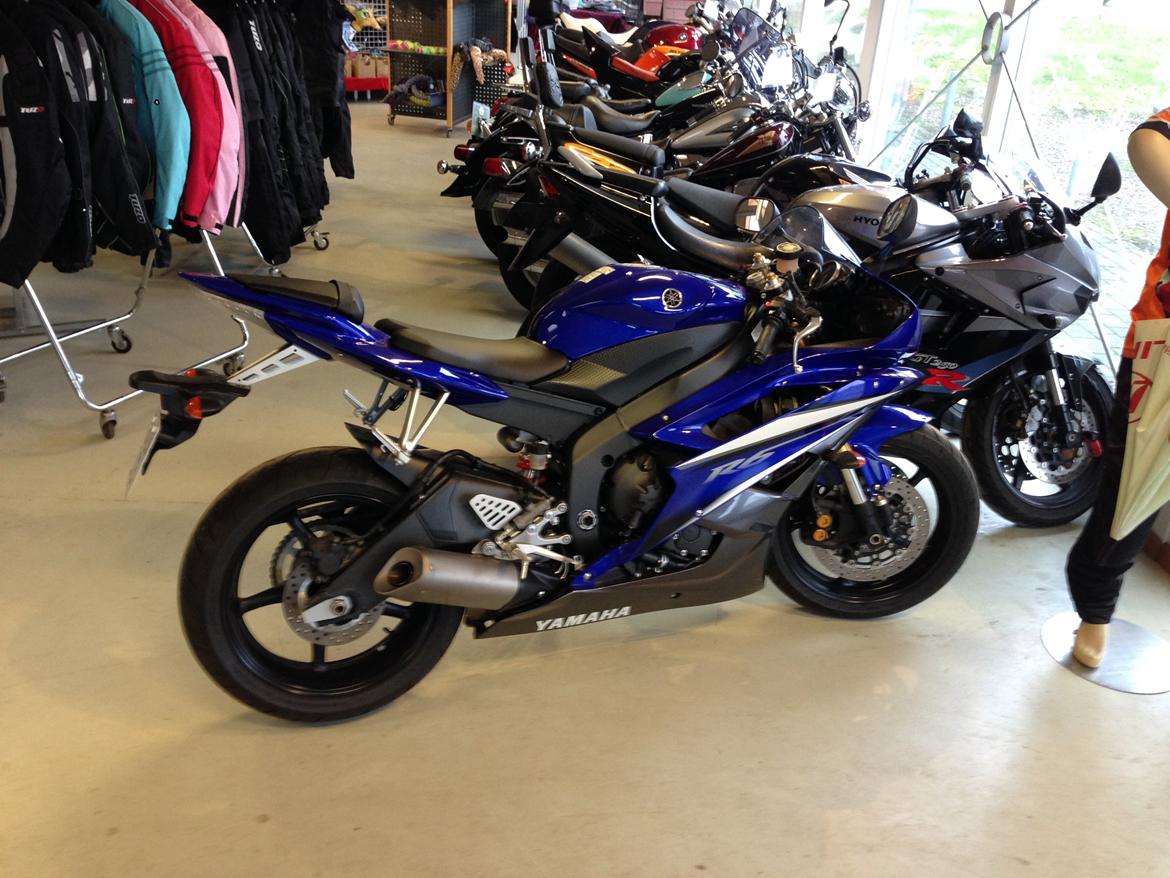 Yamaha R6 billede 9