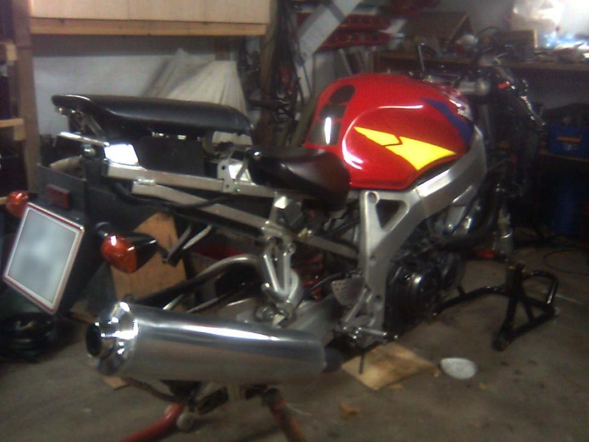 Honda CBR900rr -SC33  R127A - Man kan ikke have sådan en gammel dame uden at skrue lidt..  billede 10