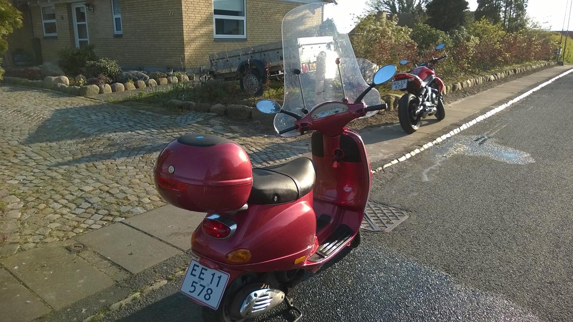 Piaggio Vespa ET4 billede 3