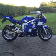 Yamaha R6