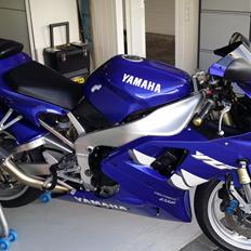 Yamaha yzf r1