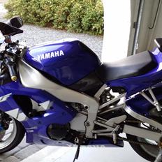 Yamaha yzf r1