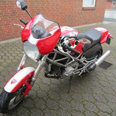 Ducati Monster M1000-S (SOLGT)