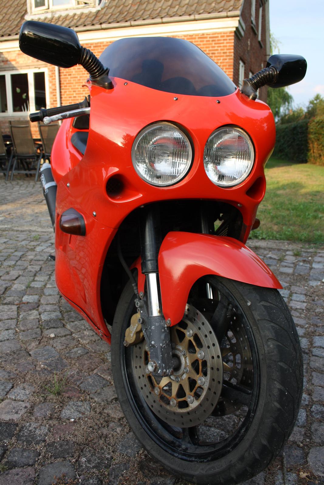 Suzuki GSX 400 X billede 2