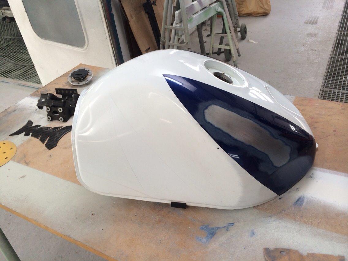 Suzuki GSX-R 750 SRAD - Slebet i bund og derefter opretning af mindre bule billede 17
