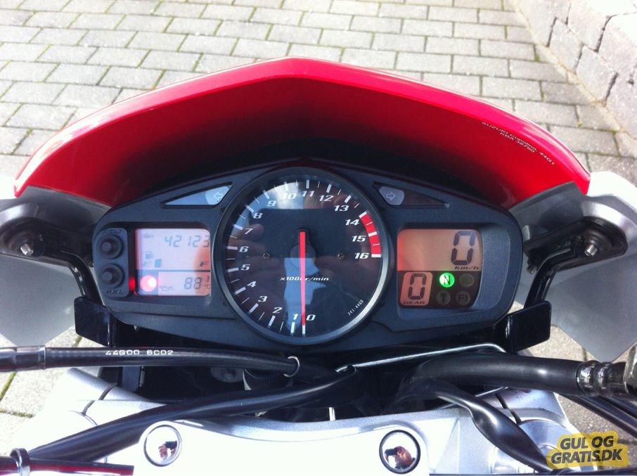 Suzuki GSR 600 billede 4