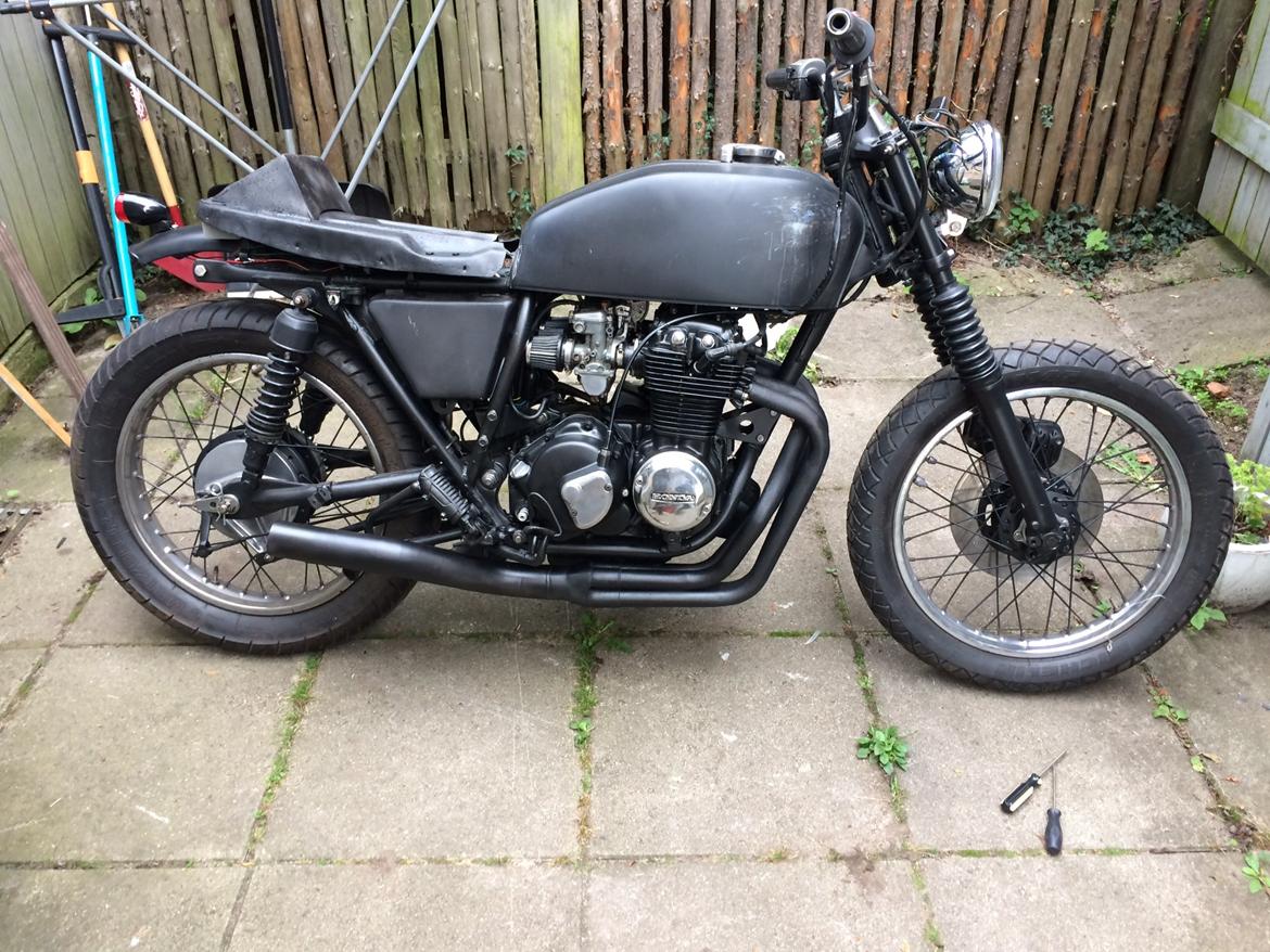 Honda CB400 Four Bobber - Tættere på mål billede 1