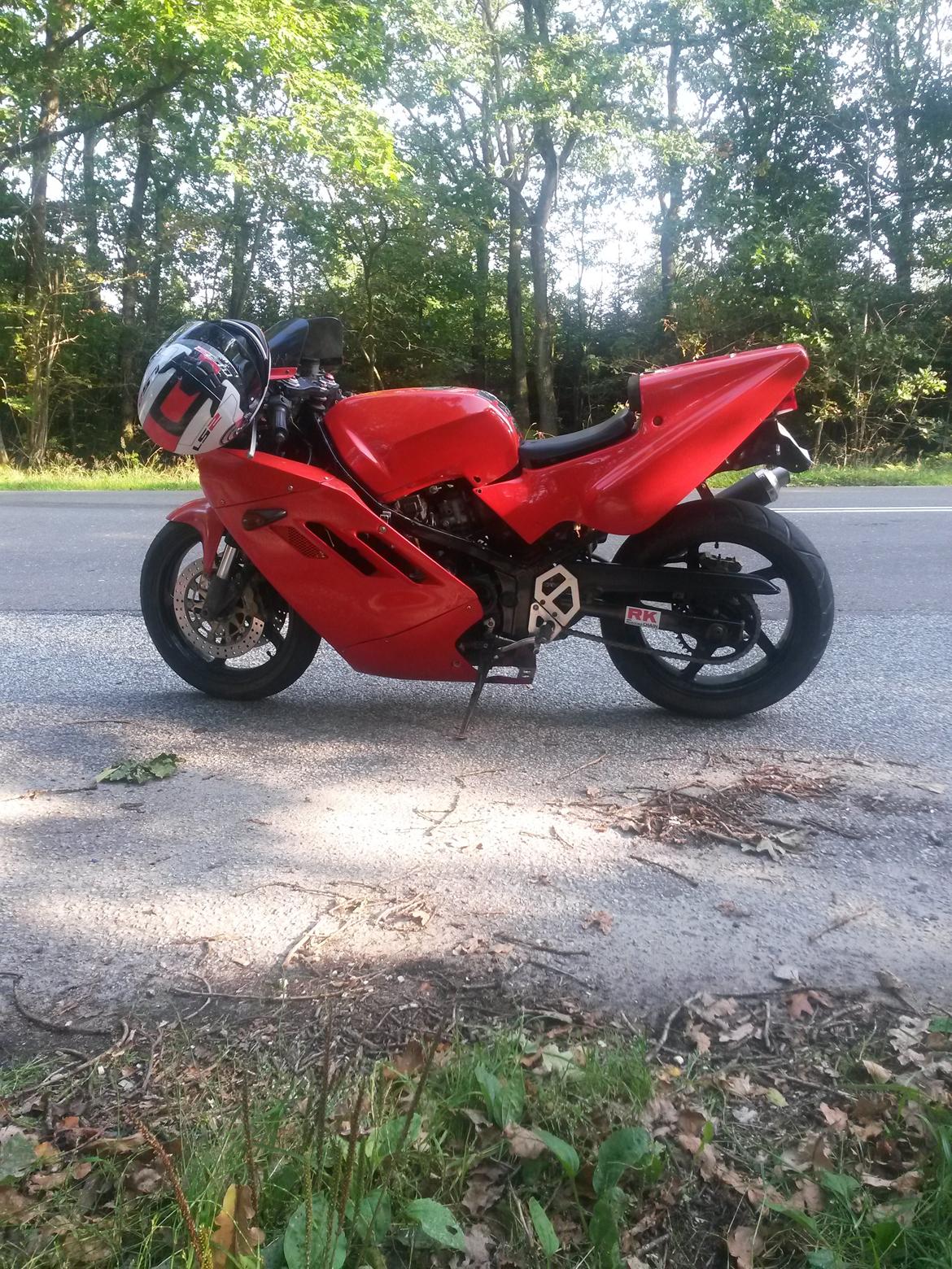 Suzuki GSX 400 X billede 3