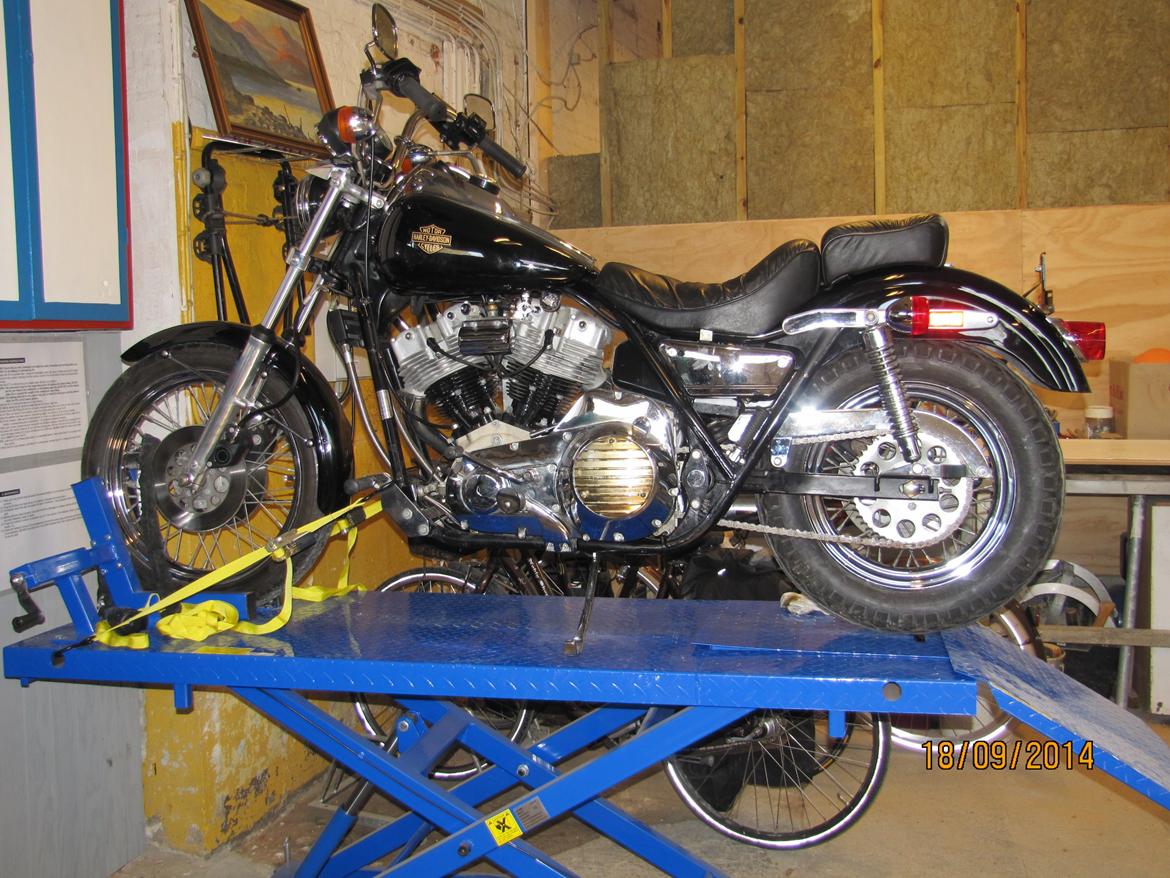 Harley Davidson FXR - Så har FXRén fået lov at være lidt oppe. billede 4