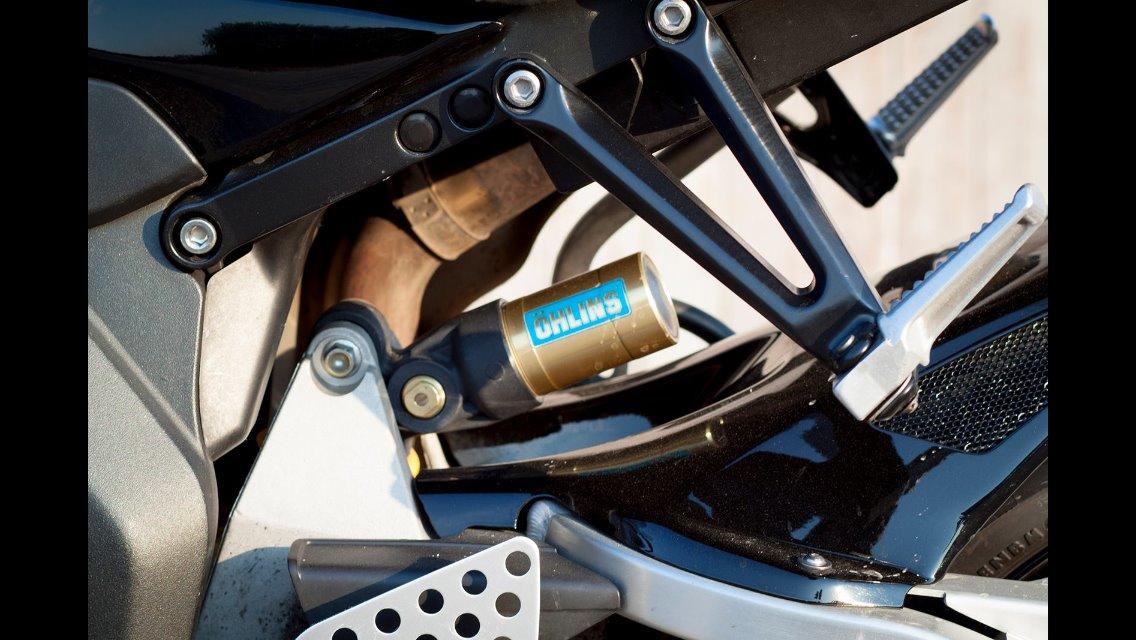 Honda CBR 1000 RR - Öhlins gasdæmper... Var monteret på cyklen da jeg fik den sidste år billede 12