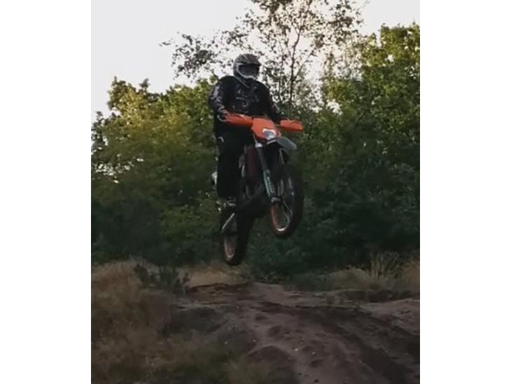 {{currentPhoto.altText}} billede {{currentPhoto.number}}