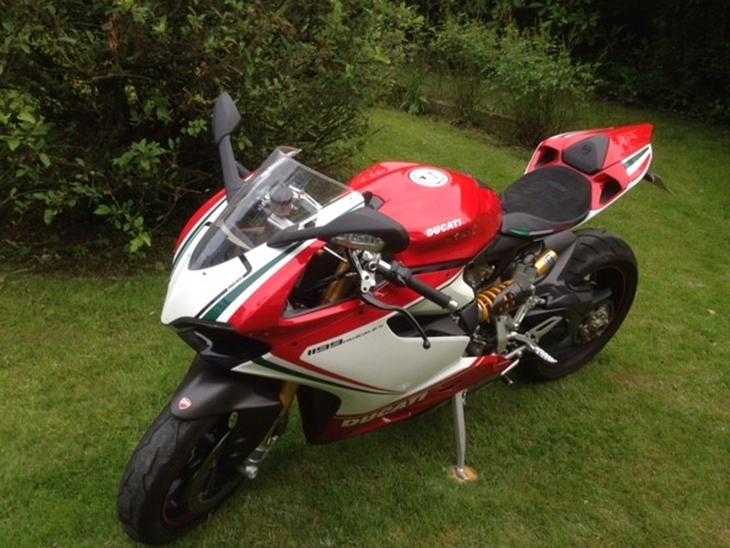 {{currentPhoto.altText}} billede {{currentPhoto.number}}