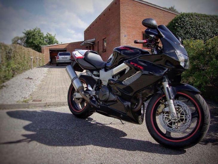 Honda VTR 1000 F Firestorm billede 0