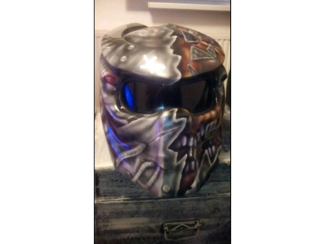 Predator hjelm - kr. 2800 - beklædning