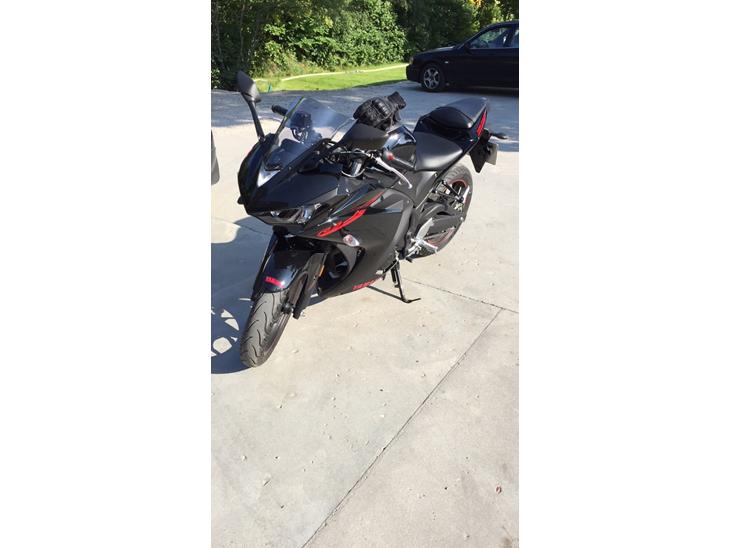 Yamaha YZF R3 billede 0