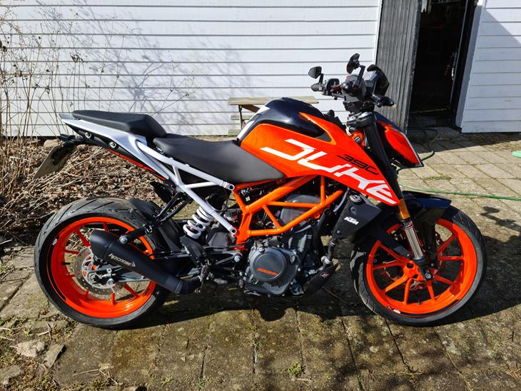 {{currentPhoto.altText}} billede {{currentPhoto.number}}