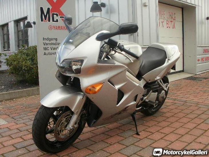 Honda VFR 800 F  billede 0