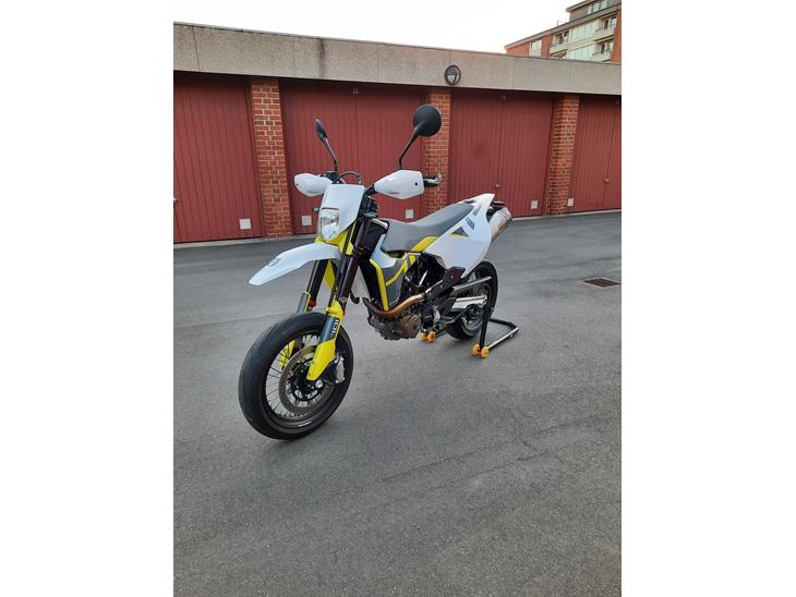 Husqvarna 701 Supermoto billede 0