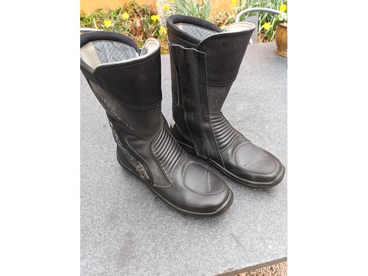 {{currentPhoto.altText}} billede {{currentPhoto.number}}