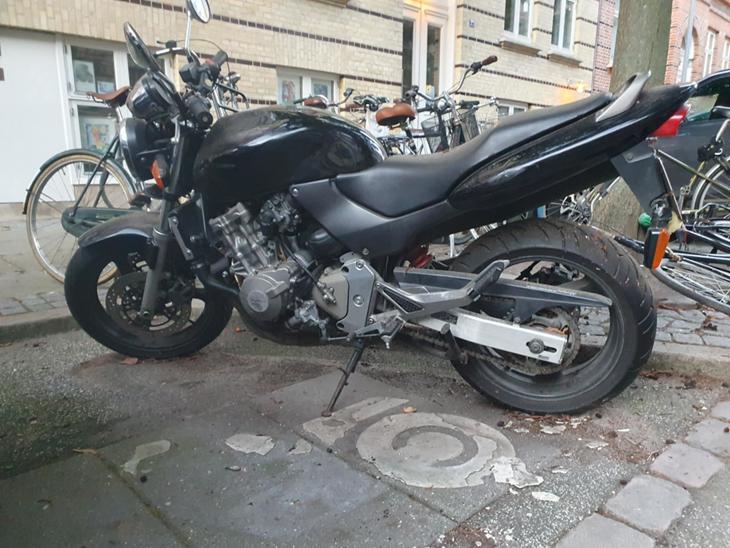 {{currentPhoto.altText}} billede {{currentPhoto.number}}