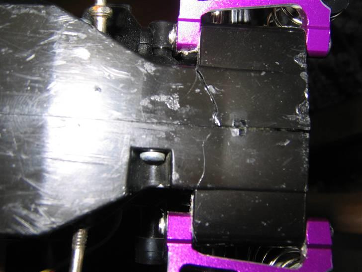 Tl-01 - HBX  Reperation af revnet chassis. billede 3