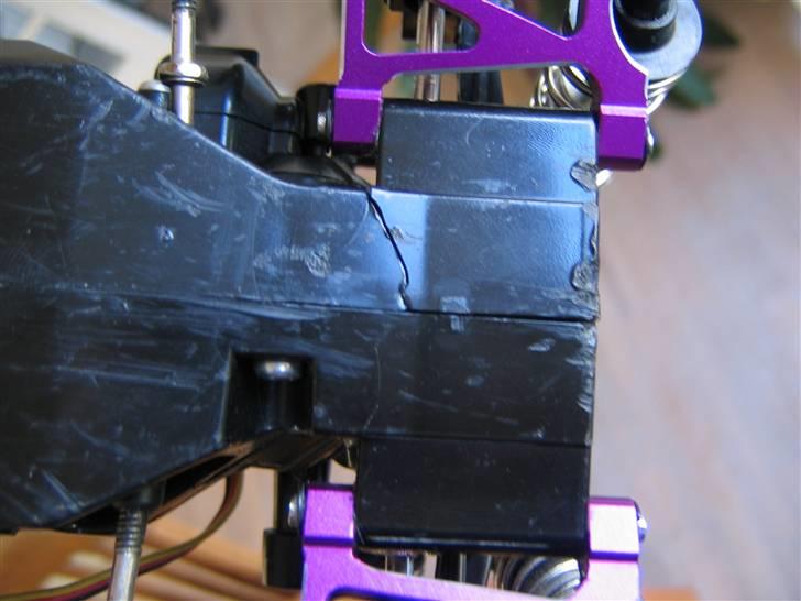 Tl-01 - HBX  Reperation af revnet chassis. billede 4