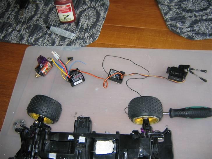 Tl-01 - HBX  Reperation af revnet chassis. billede 8