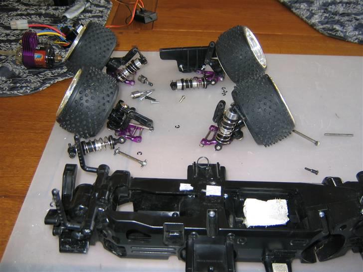 Tl-01 - HBX  Reperation af revnet chassis. billede 9