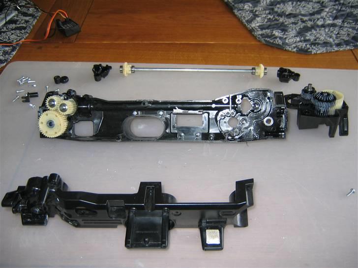 Tl-01 - HBX  Reperation af revnet chassis. billede 11