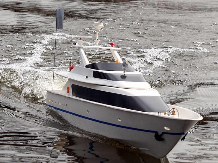 Helsinge gadekær modelbåde. billede 2