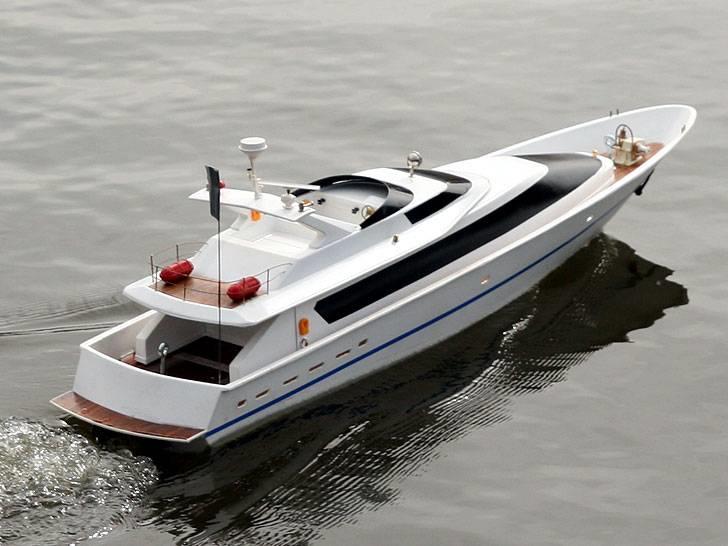 Helsinge gadekær modelbåde. billede 1