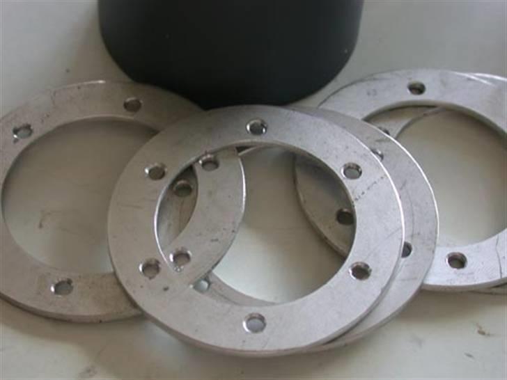 Hjemmelavede Beadlock fælge - 


Jeg lavede 1 original ring som alle andre er boret efter også fælgene. Dermed er det ligegyldigt hvis der er en lille målefejl, den vil være lige stor på alle tingene og alt passer sammen med alt. billede 5