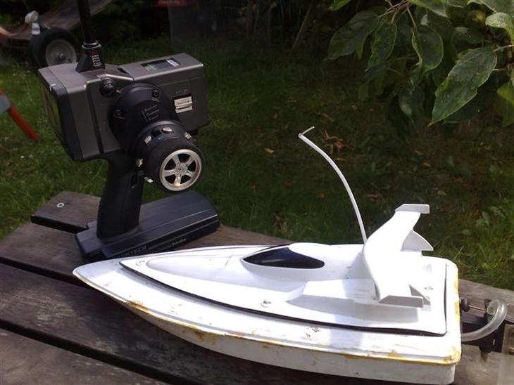 Brushless båd :D - Størrelsesforhold med min 3pk ;) billede 1