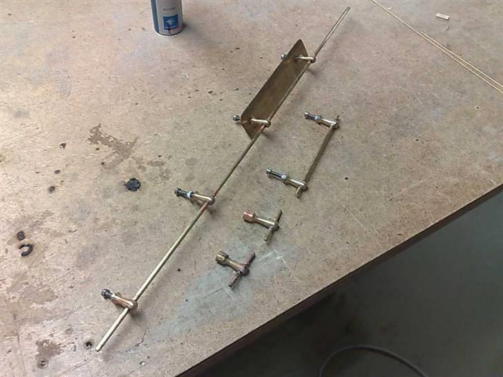 Railings samt håndtag til min Cayman Båd - Så er der loddet samt brændt med en bundselbrænder for at udglatte/smelte blyet så der ikke er nogle bratte overgange billede 6