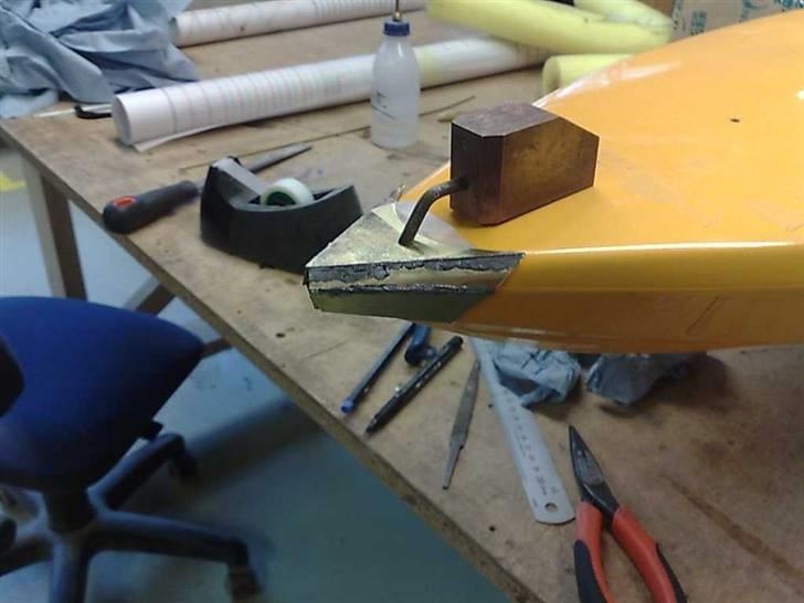 Railings samt håndtag til min Cayman Båd - Så blev det tid til at lave snuden.
Ingen skabelon... bare prøve indtil man finder den rigtige form billede 9