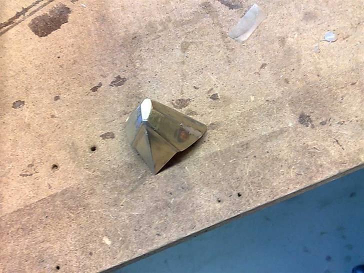 Railings samt håndtag til min Cayman Båd - Og så kom der også spids på... og den skulle også lige have med bundselbrænderen for at fjerne evt. overgange billede 13