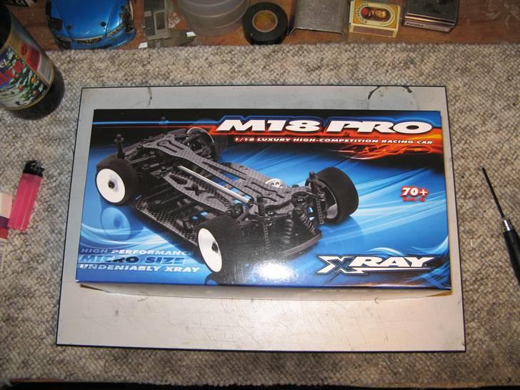 Xray m18 pro bygge guide - Så kom den endelig, hentede den hos rcmodel mandag eftermiddag 1 time efter at den var kommet tillandet, så det er nok danmarks første M18 PRO. som sædvaneligt fra xray var alt som der skulle være der manglede intet. billede 1