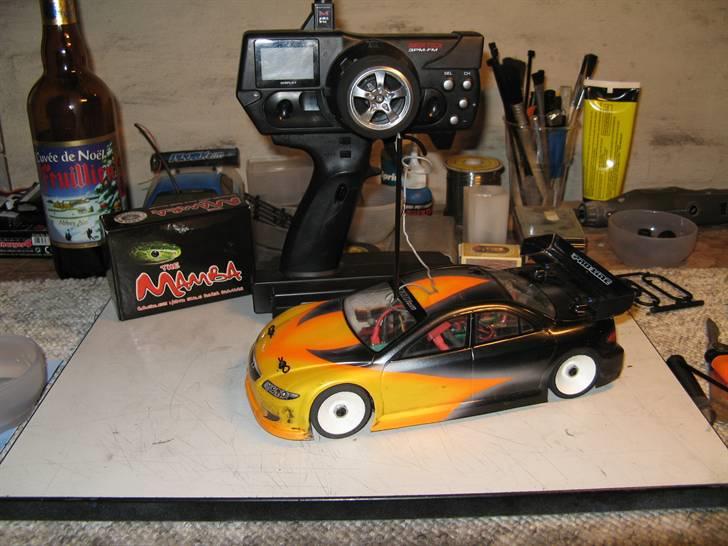 Xray m18 pro bygge guide - Så blev den færdig, mit gamle kaross skulle trimmes lidt for at der var plads til baghjulene. det var  tydeligt at se at den har lidt længere wheel base end std m18. 

fandt kun en fejli hele bygge processen det var længden af de forskellige toe in linksder stod nogle helt forkerte mål så måtte lige måle std delene og bruge de mål. men ellers var manuel perfekt som altid, bare ærgeligt med den lille bummert. 
testede bilen påmin egen lille bane og damn den er sprød kniv skarp ot total præcis.... kan ikke vente til at jeg skal påstor bane med den billede 10