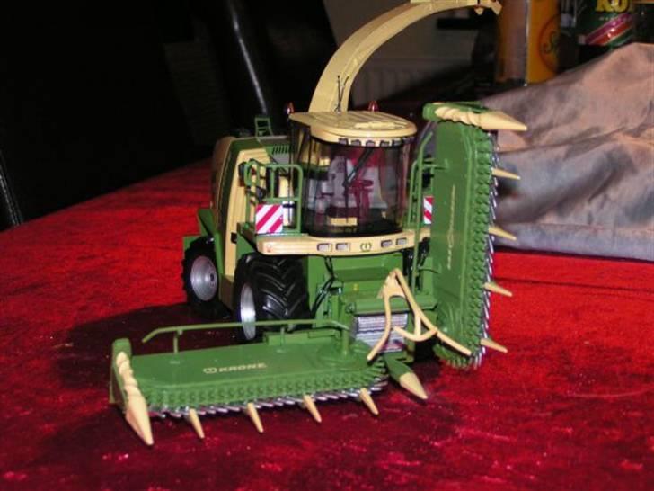 Et lille udvalg af mine model traktore - Krone Big-x finsnitter.. V8er, Rigtig "han" maskine :-) billede 10