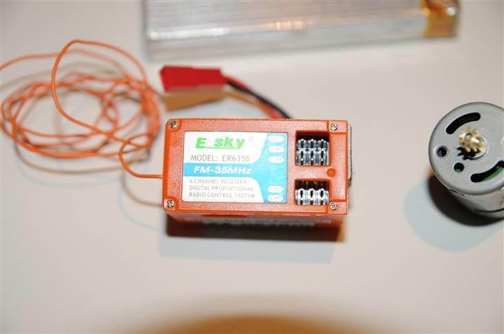 Til salg Helikopter honey bee cp2 billede 8