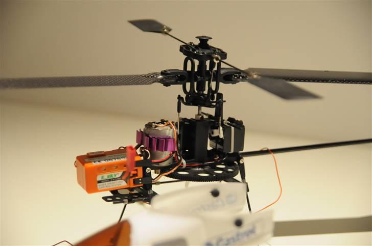 Til salg Helikopter honey bee cp2 billede 13