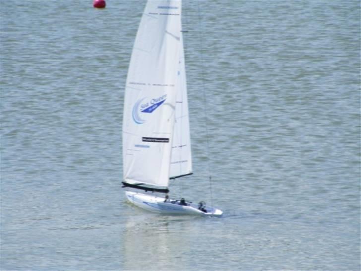 Forlængelse af køl på Sea Queen - Konklusion - det virker bare!!
Vil regne med at det har forøget farten med omkring 2-3 knob og der kan sagtens sejles i 10-12m/s. 
Pas på, stævnen kan godt dykke under vandet, så alle utæthedder skal tætnes ordentlig!!! billede 27