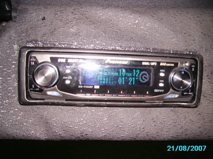 Mine 1:1 biler  - Radio'en bygget ind i solskærmen og ja den virker billede 30