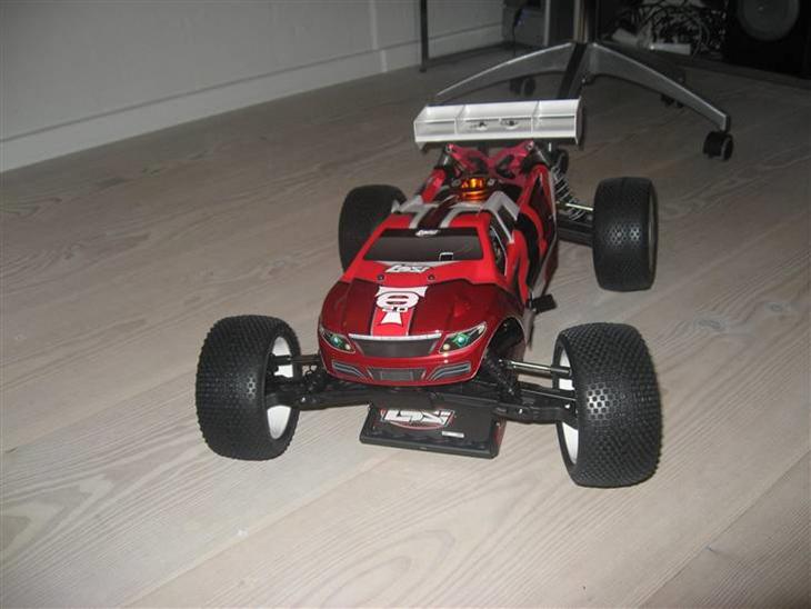 {{currentPhoto.altText}} billede {{currentPhoto.number}}